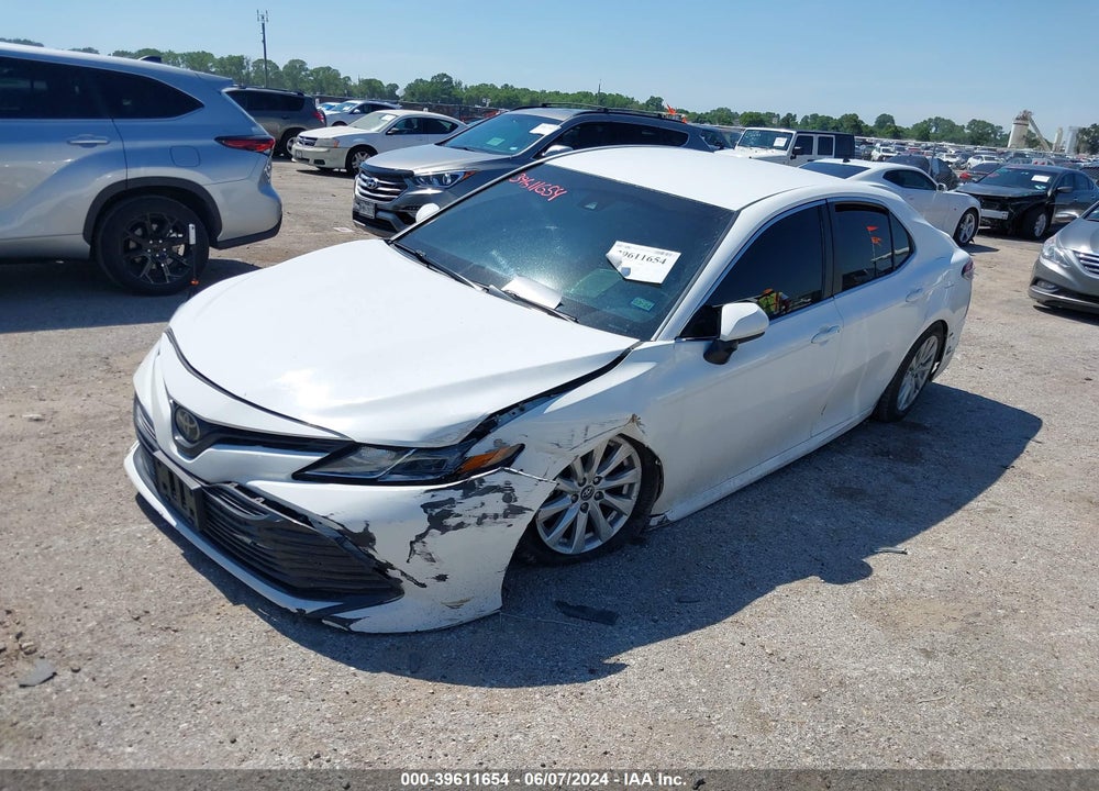 2018 TOYOTA CAMRY LE VIN: 4T1B11HK3JU589746