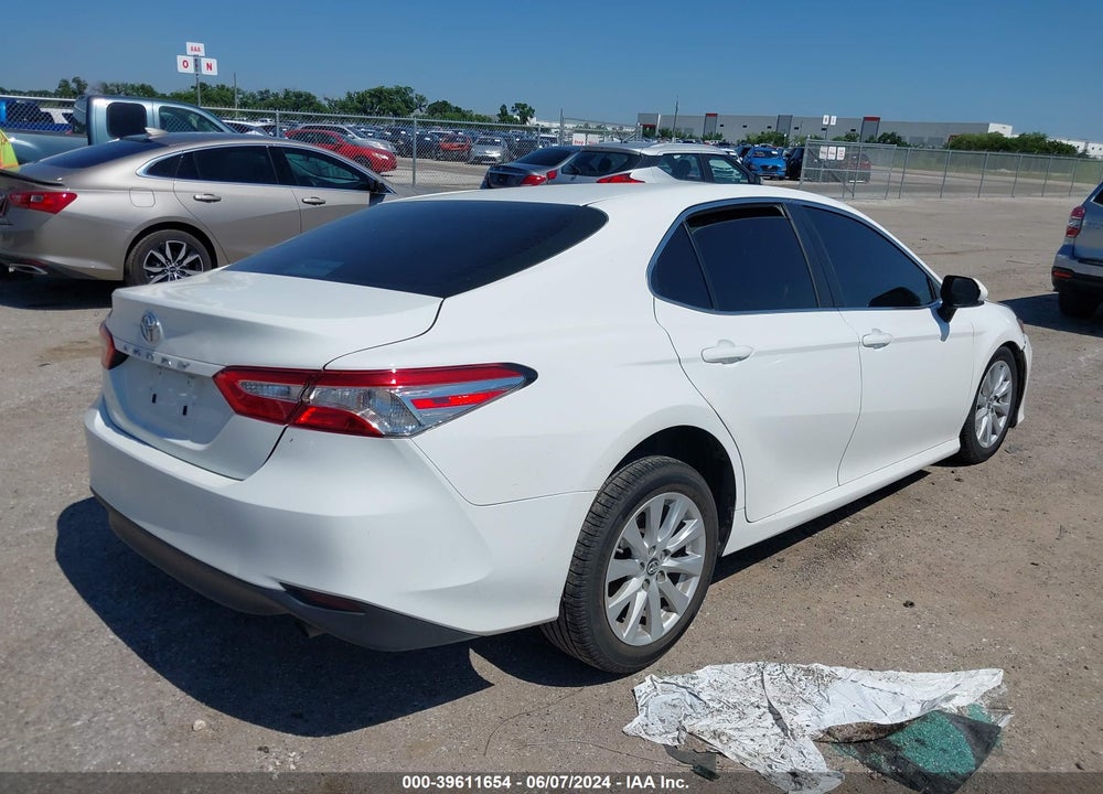 2018 TOYOTA CAMRY LE VIN: 4T1B11HK3JU589746