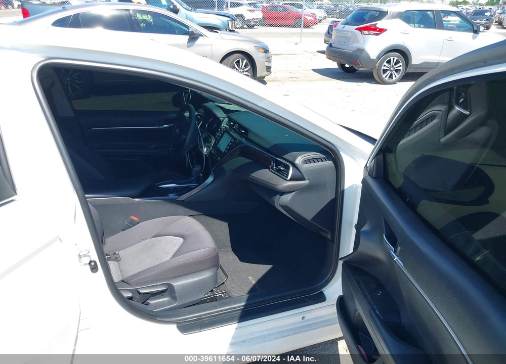 2018 TOYOTA CAMRY LE VIN: 4T1B11HK3JU589746