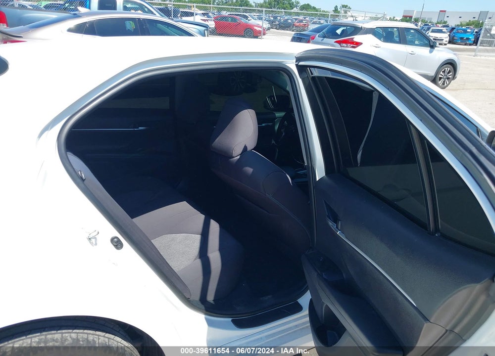2018 TOYOTA CAMRY LE VIN: 4T1B11HK3JU589746