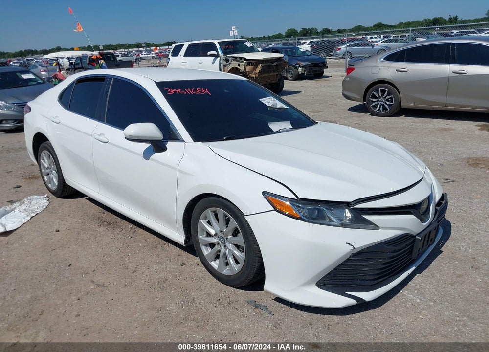 2018 TOYOTA CAMRY LE VIN: 4T1B11HK3JU589746