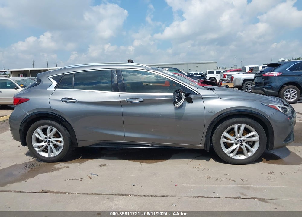 2018 INFINITI QX30 LUXE VIN: SJKCH5CP2JA004961