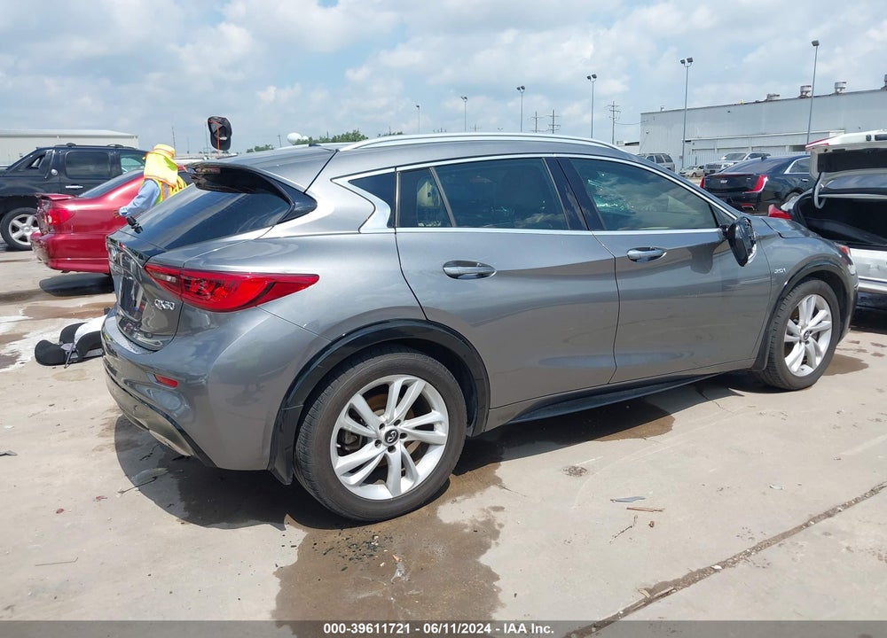 2018 INFINITI QX30 LUXE VIN: SJKCH5CP2JA004961