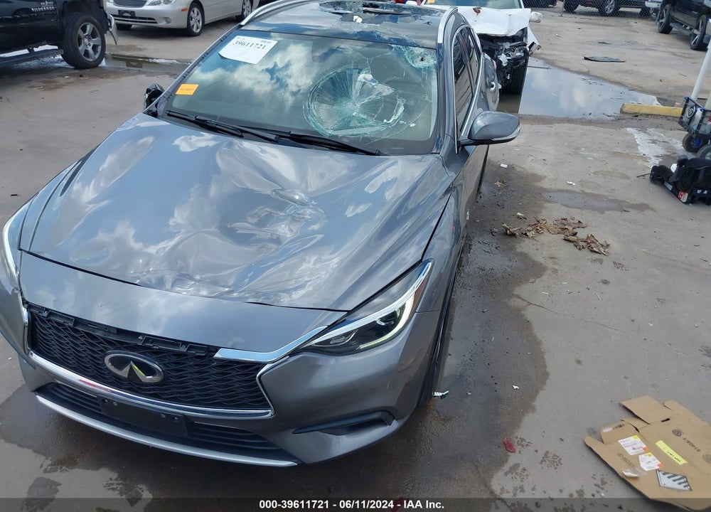2018 INFINITI QX30 LUXE VIN: SJKCH5CP2JA004961