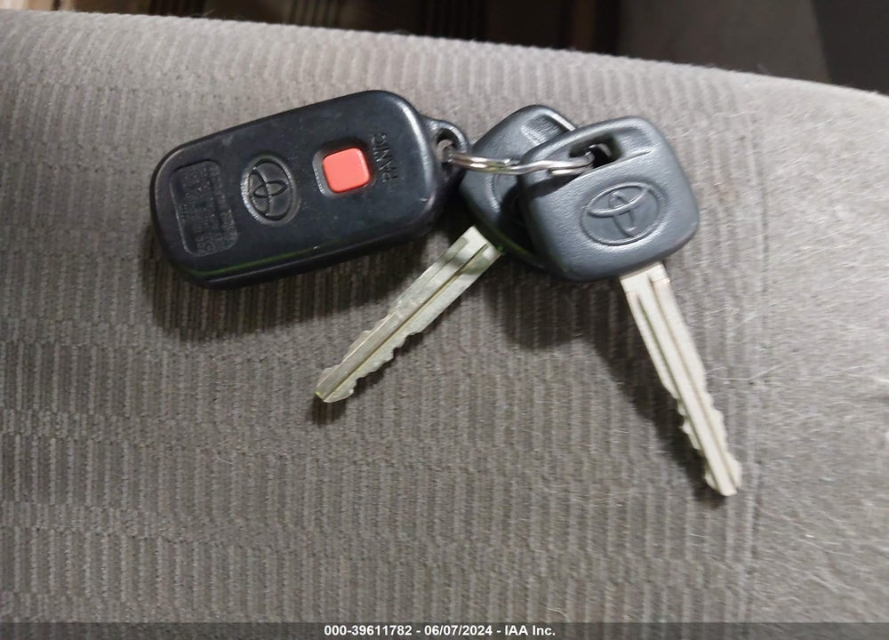 2005 TOYOTA CAMRY LE VIN: JTDBE32K850311404
