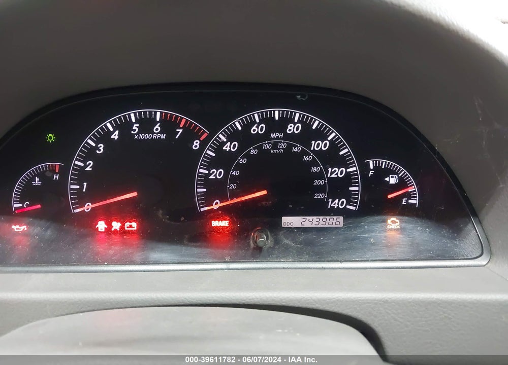 2005 TOYOTA CAMRY LE VIN: JTDBE32K850311404