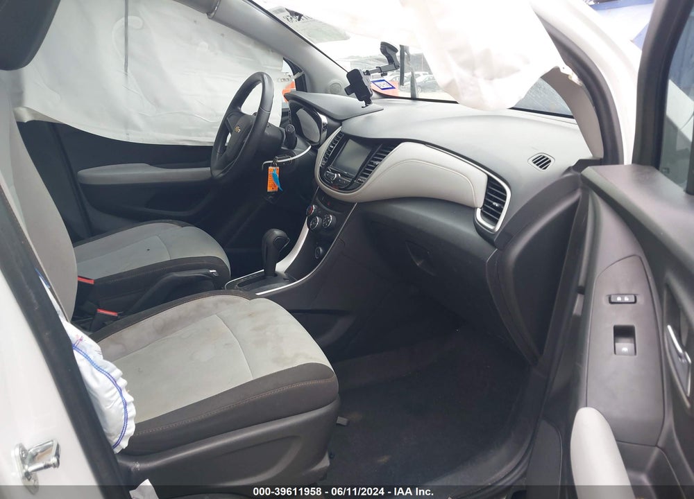 2017 CHEVROLET TRAX LS VIN: KL7CJKSB8HB152481