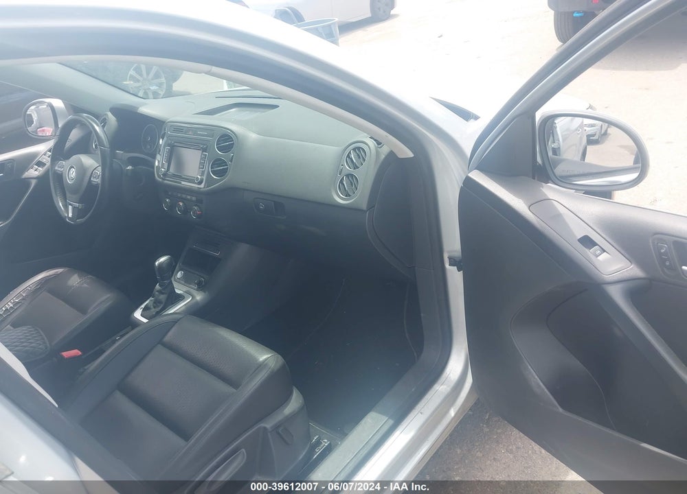 2015 VOLKSWAGEN TIGUAN SE VIN: WVGBV7AX7FW105795