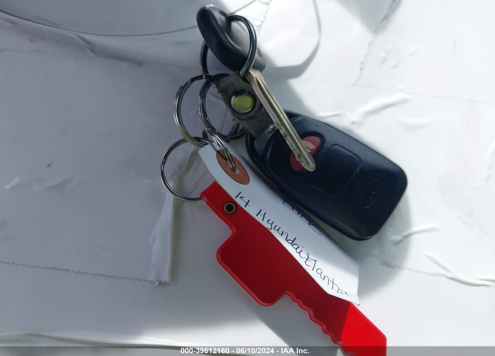 2014 HYUNDAI ELANTRA LIMITED VIN: KMHDH4AE0EU090130