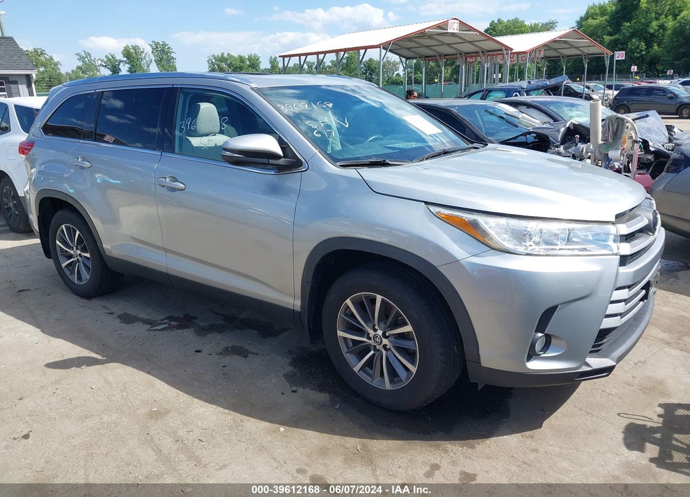 2019 TOYOTA HIGHLANDER XLE VIN: 5TDJZRFH7KS586014