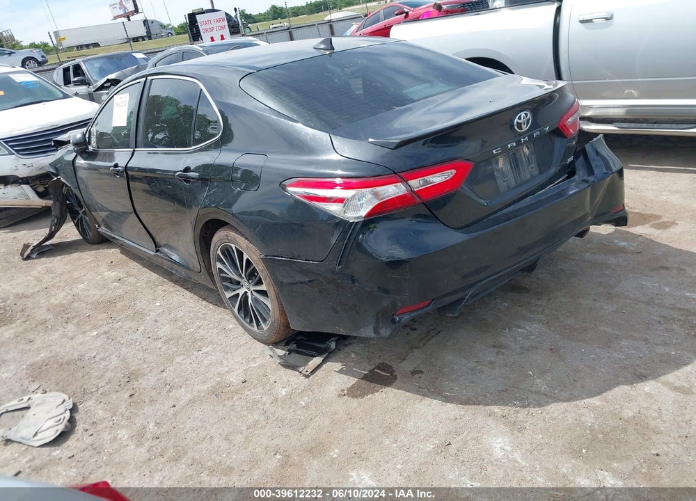2019 TOYOTA CAMRY SE VIN: 4T1B11HK2KU800629
