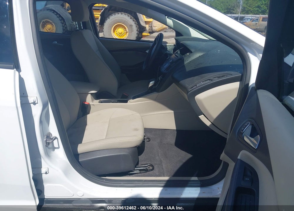 2017 FORD FOCUS SE VIN: 1FADP3K24HL212770