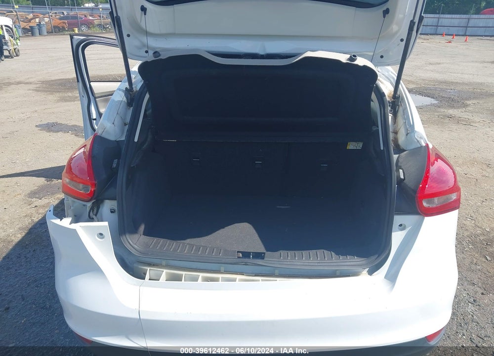 2017 FORD FOCUS SE VIN: 1FADP3K24HL212770