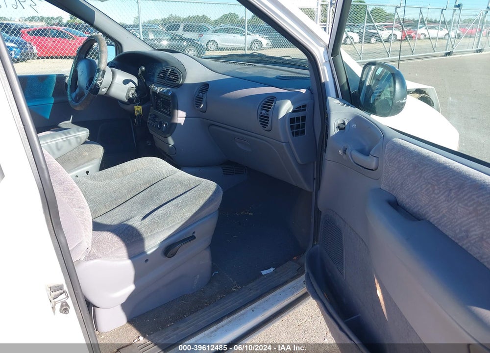 1999 DODGE GRAND CARAVAN VIN: 1B4GP44G8XB561535
