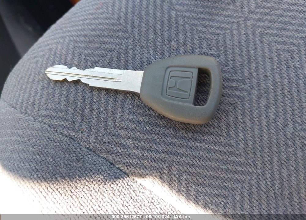 2002 HONDA CIVIC LX VIN: 2HGES16572H544813