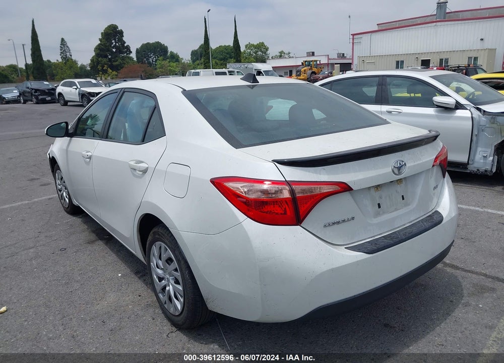 2018 TOYOTA COROLLA LE VIN: 5YFBURHEXJP800698