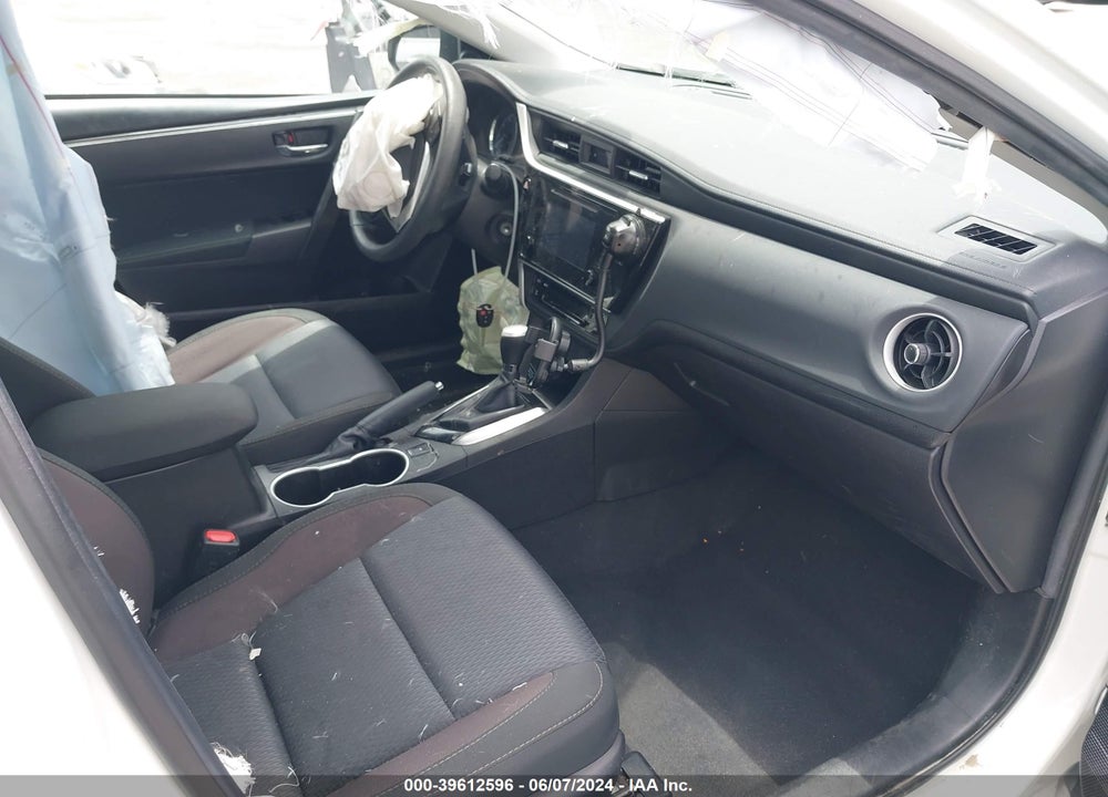 2018 TOYOTA COROLLA LE VIN: 5YFBURHEXJP800698