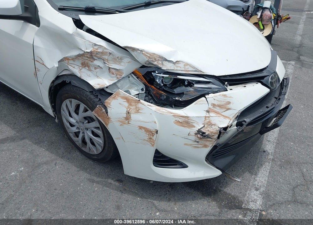 2018 TOYOTA COROLLA LE VIN: 5YFBURHEXJP800698
