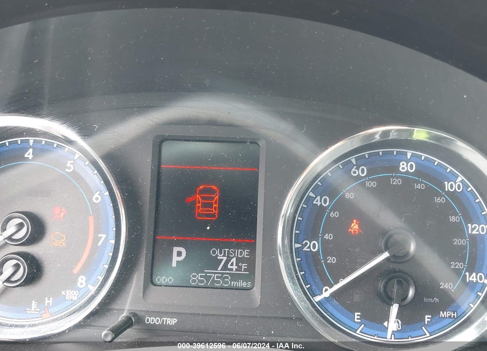 2018 TOYOTA COROLLA LE VIN: 5YFBURHEXJP800698