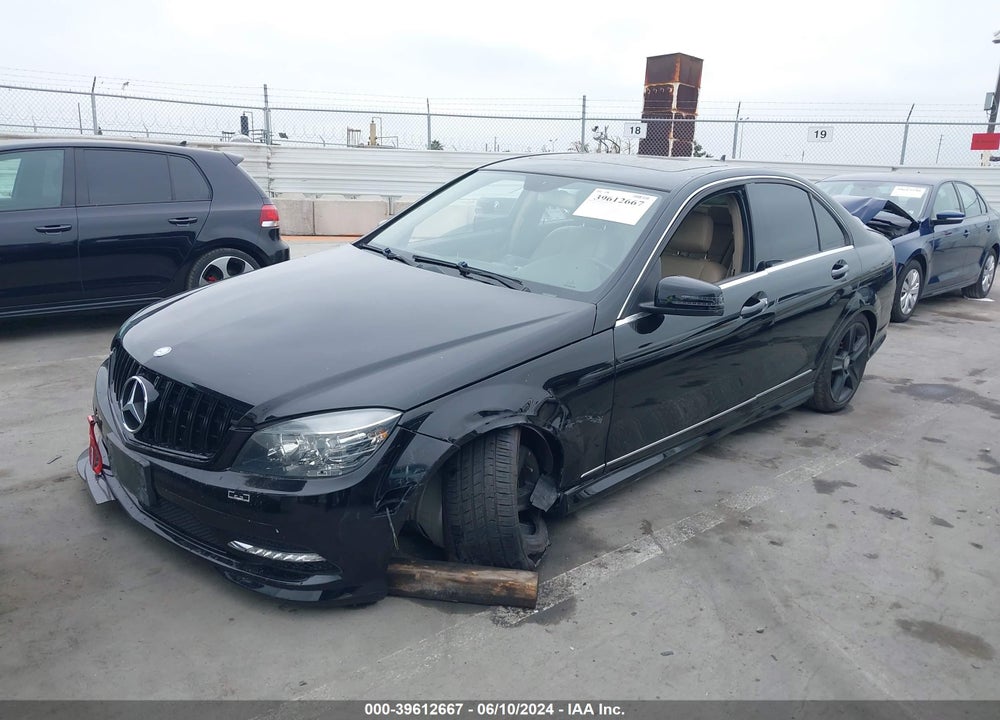2011 MERCEDES-BENZ C 300 LUXURY/SPORT VIN: WDDGF5EB2BR181823