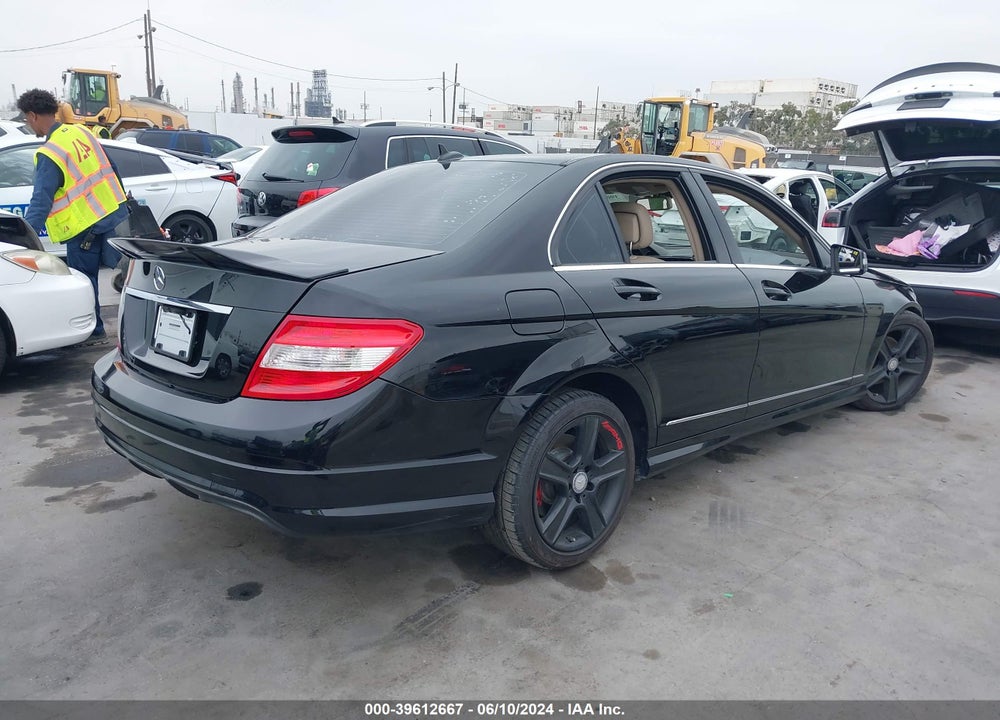 2011 MERCEDES-BENZ C 300 LUXURY/SPORT VIN: WDDGF5EB2BR181823