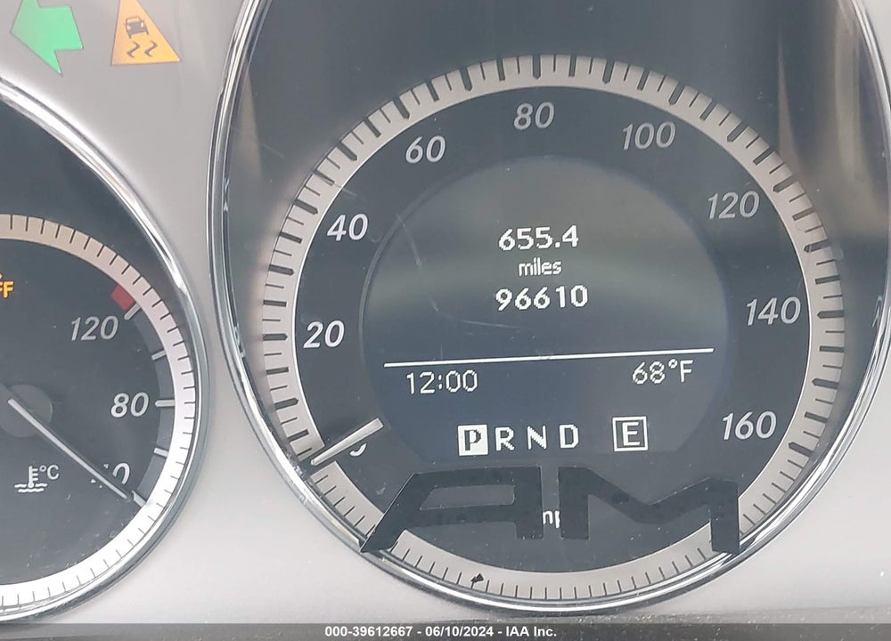 2011 MERCEDES-BENZ C 300 LUXURY/SPORT VIN: WDDGF5EB2BR181823