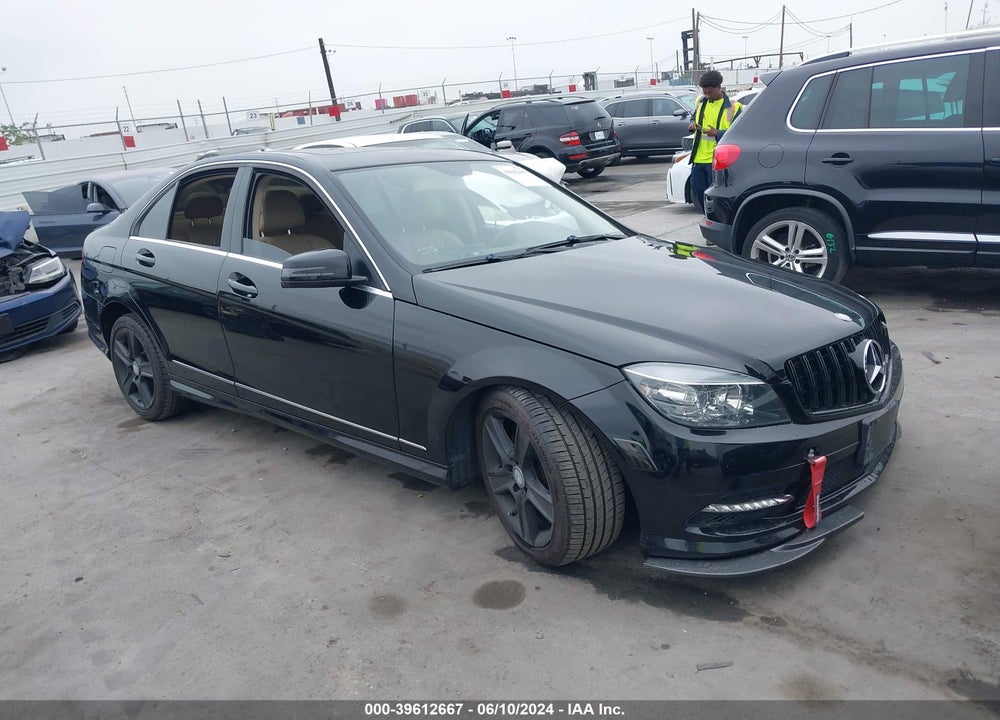 2011 MERCEDES-BENZ C 300 LUXURY/SPORT VIN: WDDGF5EB2BR181823