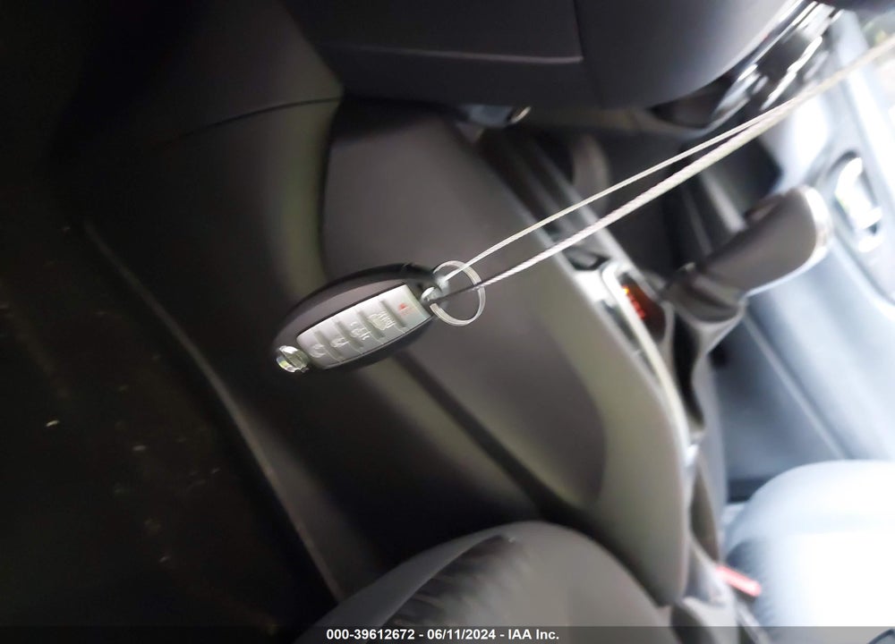 2018 NISSAN ROGUE SV VIN: KNMAT2MT3JP612004