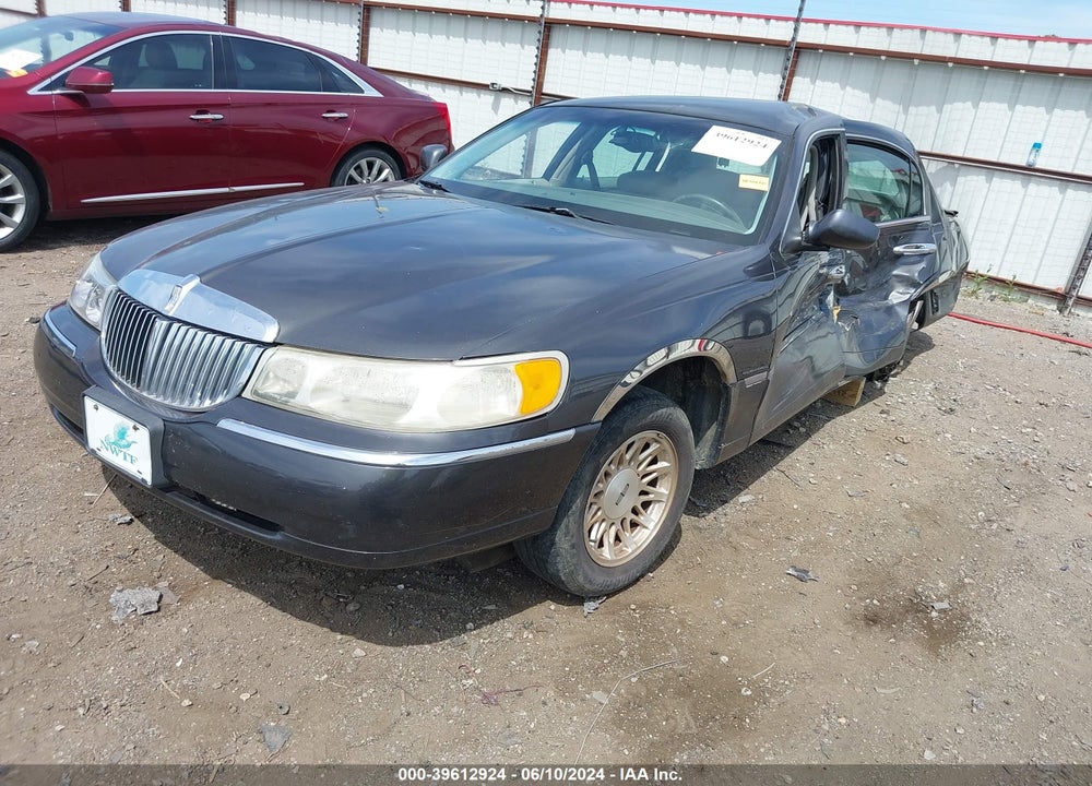 1999 LINCOLN TOWN CAR SIGNATURE VIN: 1LNHM82W4XY636192