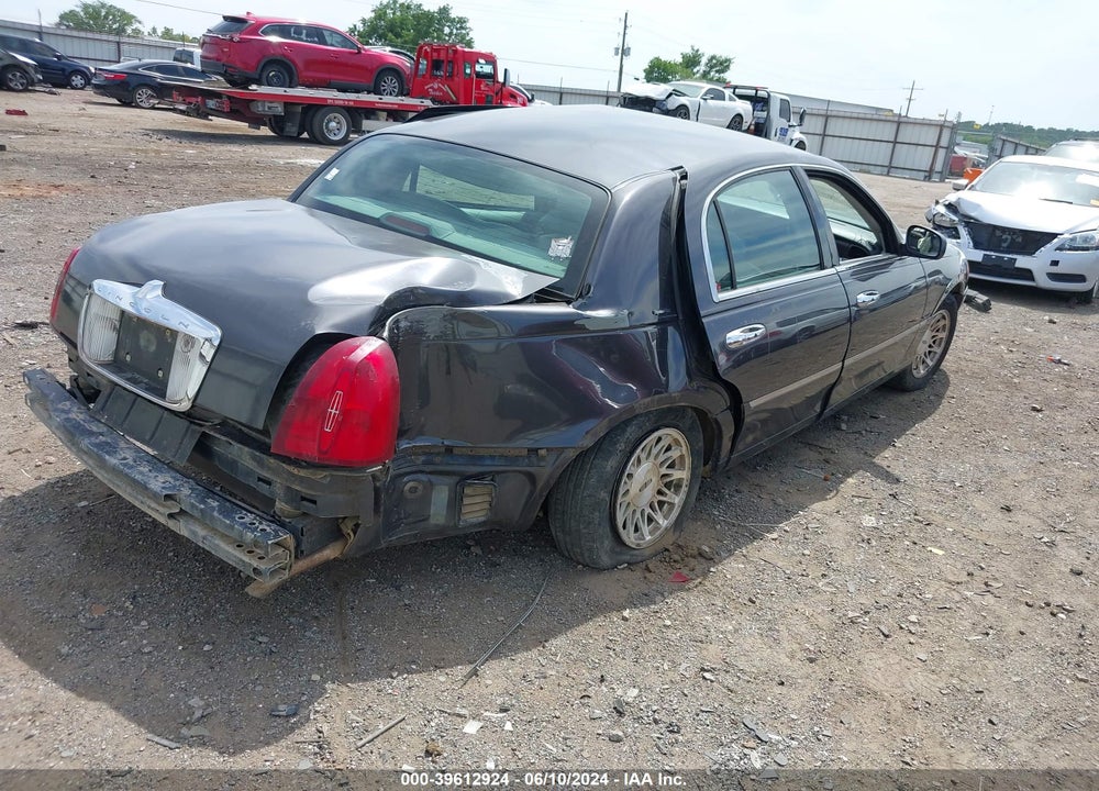 1999 LINCOLN TOWN CAR SIGNATURE VIN: 1LNHM82W4XY636192