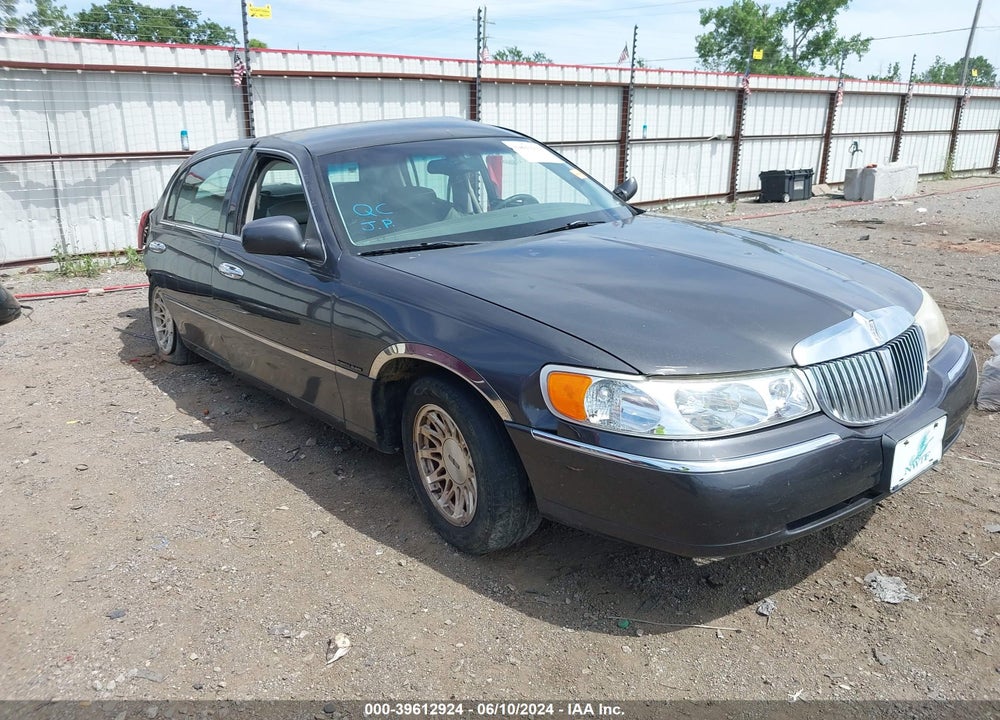 1999 LINCOLN TOWN CAR SIGNATURE VIN: 1LNHM82W4XY636192