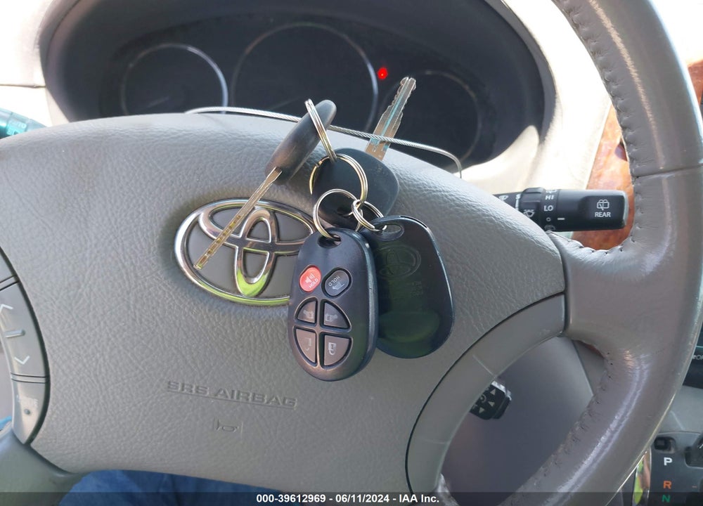 2007 TOYOTA SIENNA XLE VIN: 5TDZK22C77S051944
