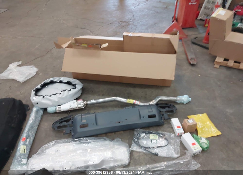 2024 LAND ROVER DEFENDER 130 P400 S VIN: SALEJFEU1R2248737