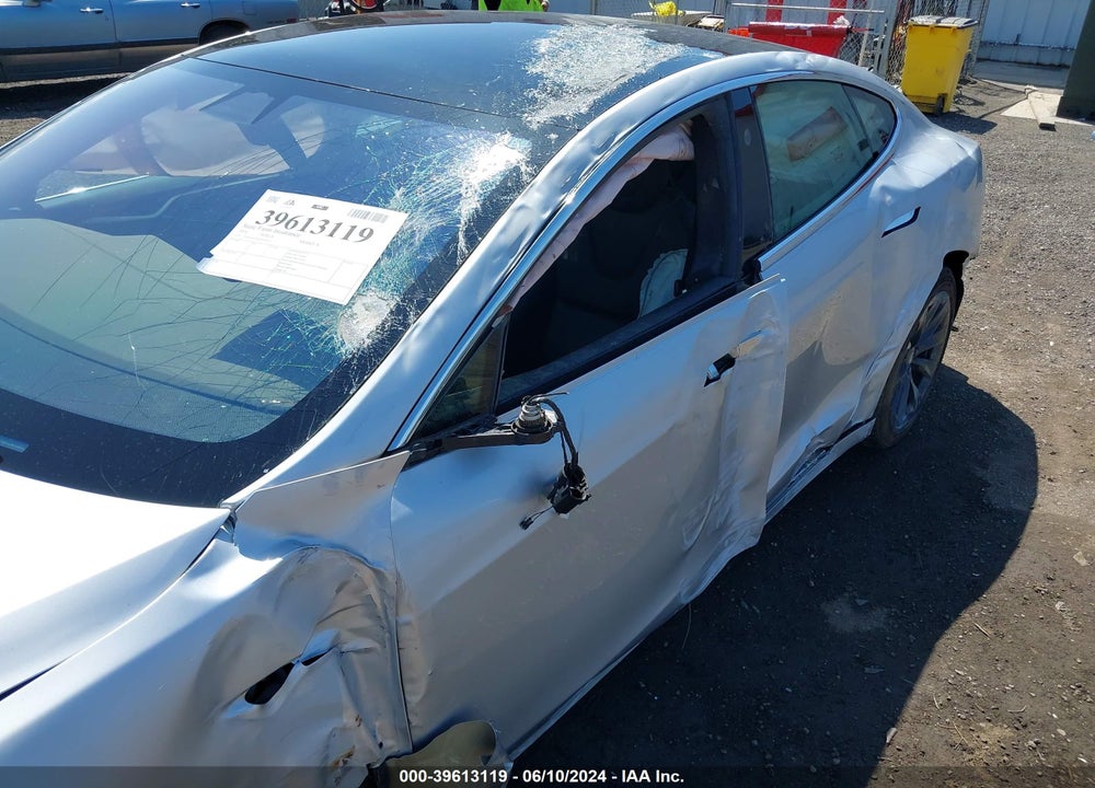 2018 TESLA MODEL S 100D/75D/P100D VIN: 5YJSA1E28JF250515
