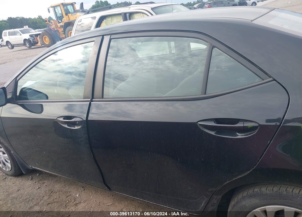 2018 TOYOTA COROLLA LE VIN: 2T1BURHE5JC992130