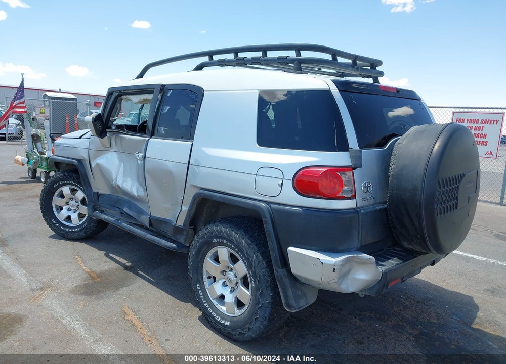 2007 TOYOTA FJ CRUISER VIN: JTEBU11F370079076
