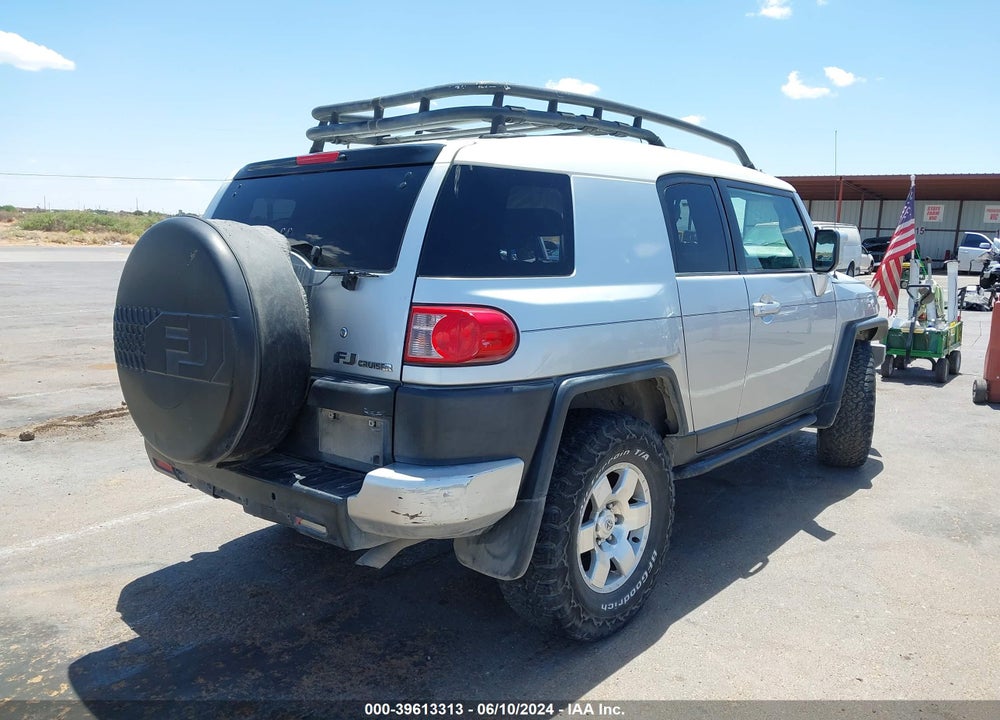 2007 TOYOTA FJ CRUISER VIN: JTEBU11F370079076