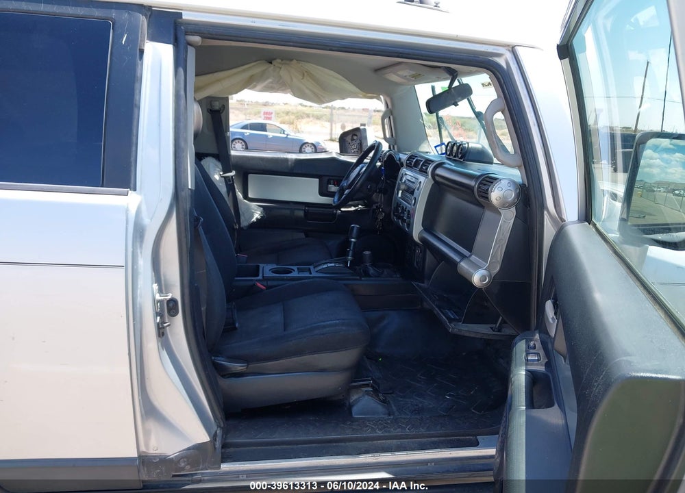 2007 TOYOTA FJ CRUISER VIN: JTEBU11F370079076