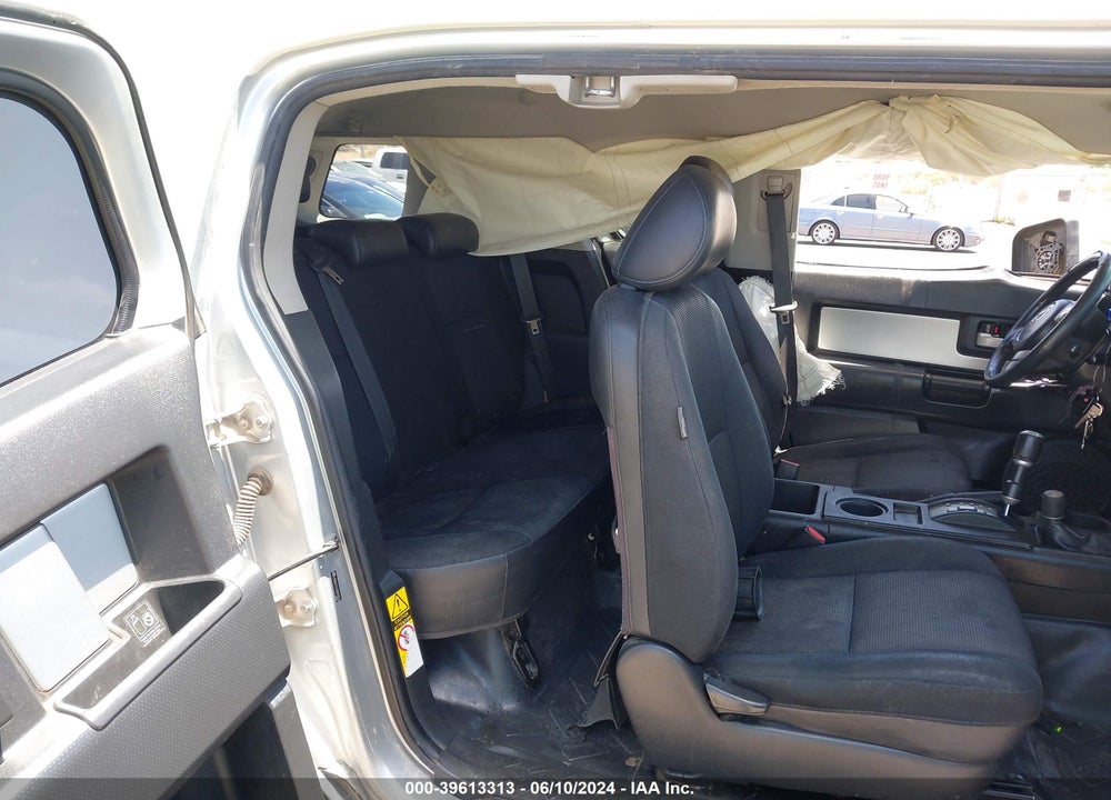 2007 TOYOTA FJ CRUISER VIN: JTEBU11F370079076