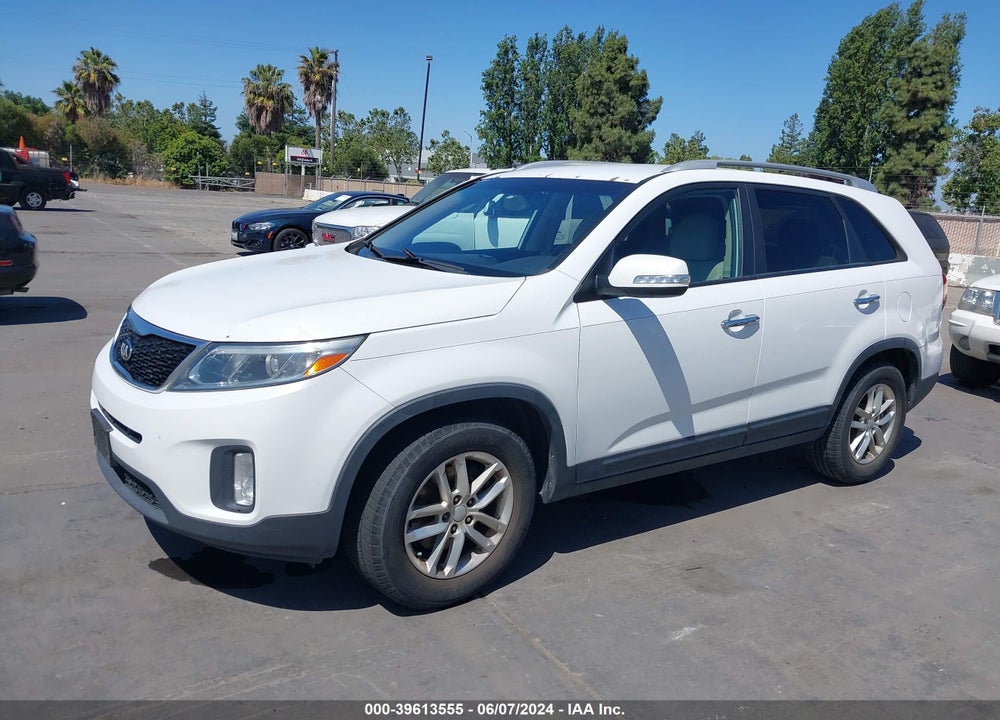 2015 KIA SORENTO LX VIN: 5XYKT3A61FG656845