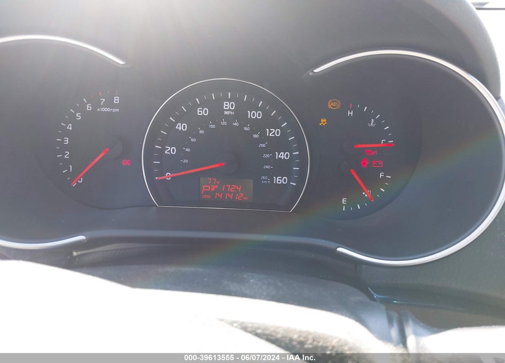 2015 KIA SORENTO LX VIN: 5XYKT3A61FG656845