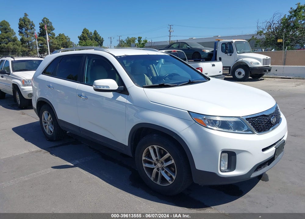 2015 KIA SORENTO LX VIN: 5XYKT3A61FG656845