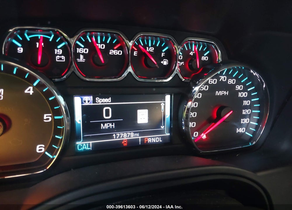 2018 CHEVROLET SUBURBAN LT VIN: 1GNSCHKC0JR148756