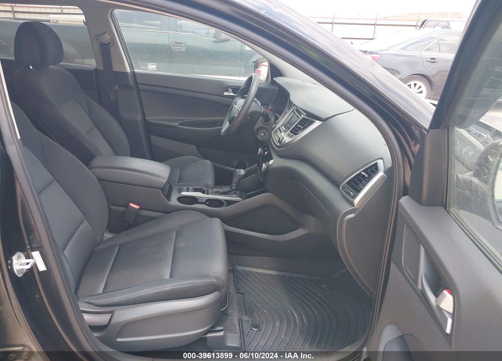 2016 HYUNDAI TUCSON SE VIN: KM8J33A43GU228054