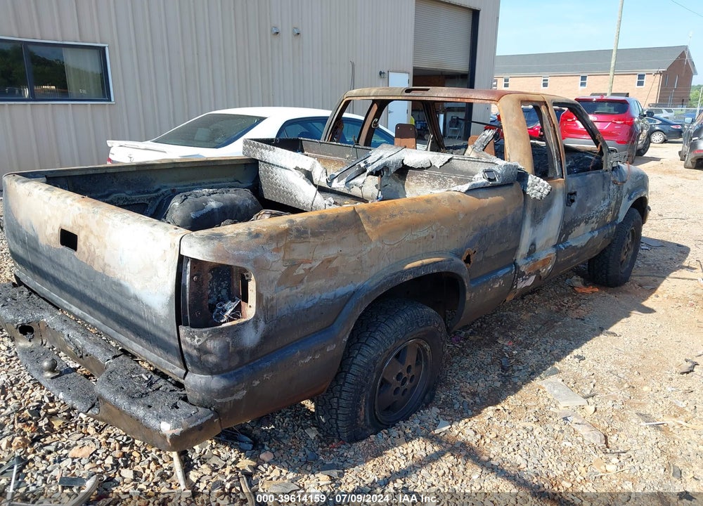 2001 CHEVROLET S-10 LS VIN: 1GCDT19W71K107977