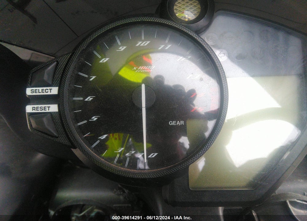 2011 YAMAHA YZFR1 VIN: JYARN23E7BA009833