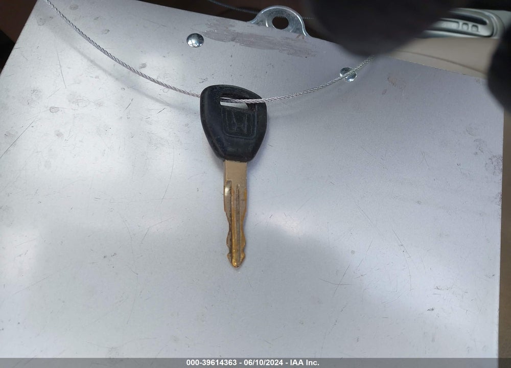 2002 HONDA ACCORD 2.3 LX VIN: JHMCG66562C000146