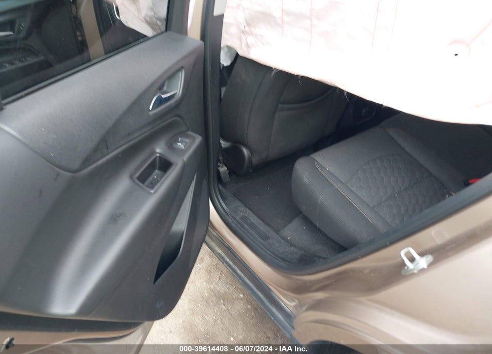 2018 CHEVROLET EQUINOX LT VIN: 2GNAXJEV3J6337403