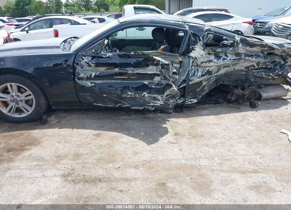 2014 FORD MUSTANG V6 VIN: 1ZVBP8AM2E5311649