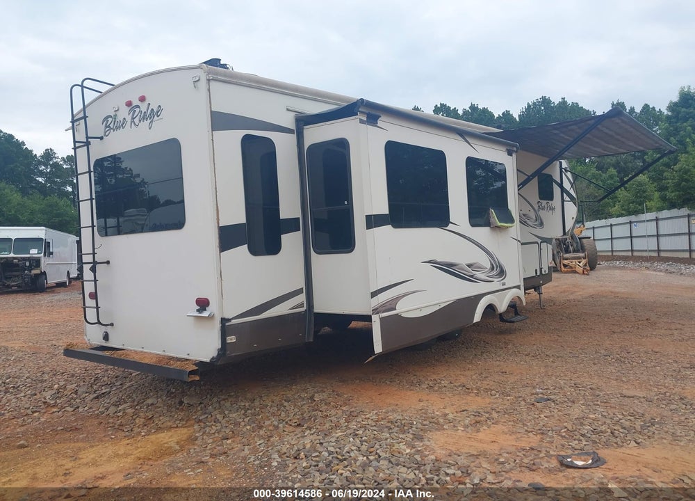 2017 FOREST RIVER BLUE RIDGE 3045RL VIN: 4X4FBLF21HG102497